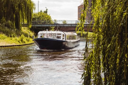 VVV- Dagtocht met boot en bus: Dat gaat naar Den Bosch toe !