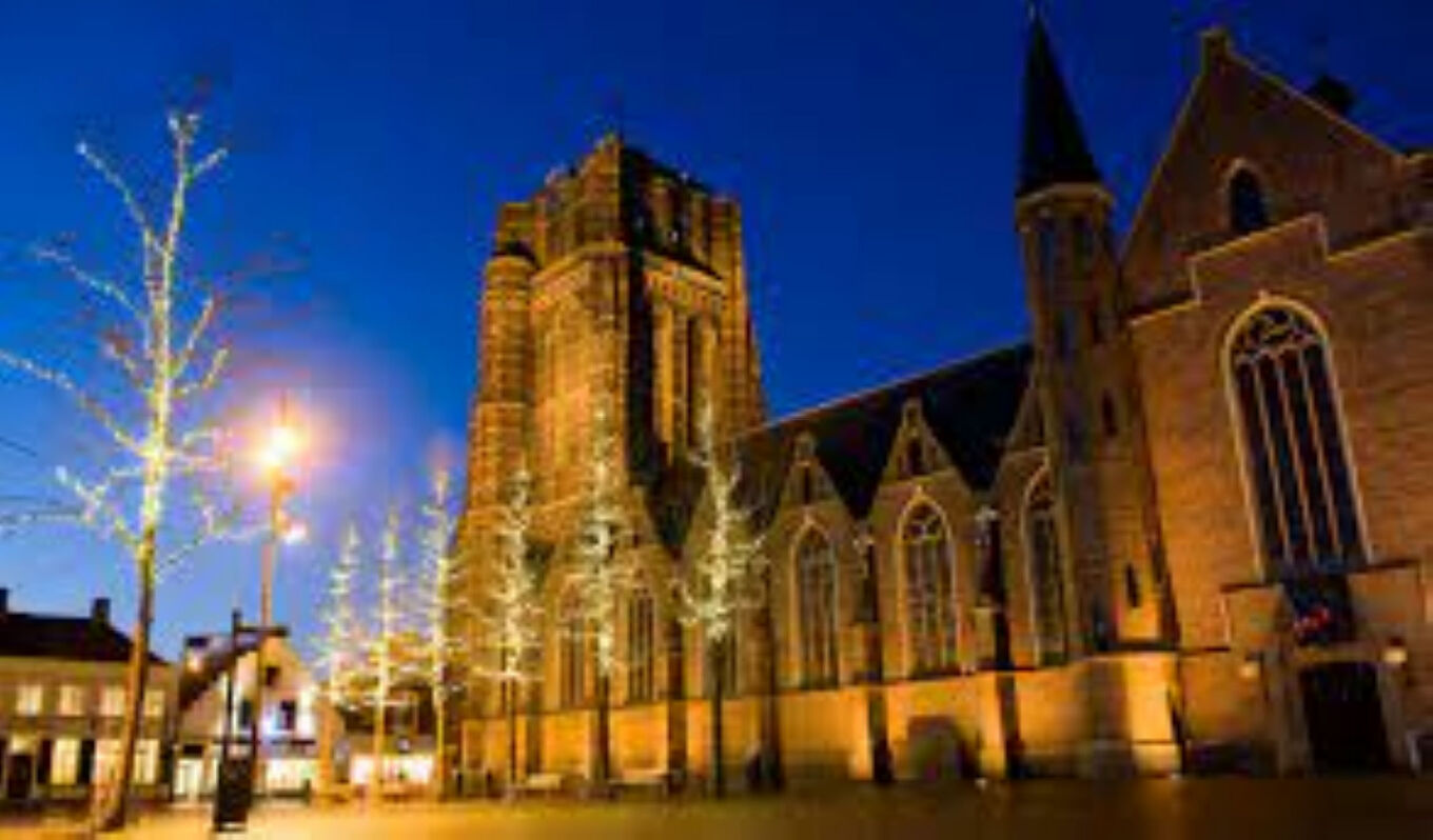 VVV: Oosterhout by Night inclusief afzakkertje